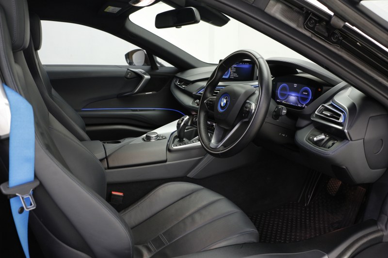 i8 Roadster - I12